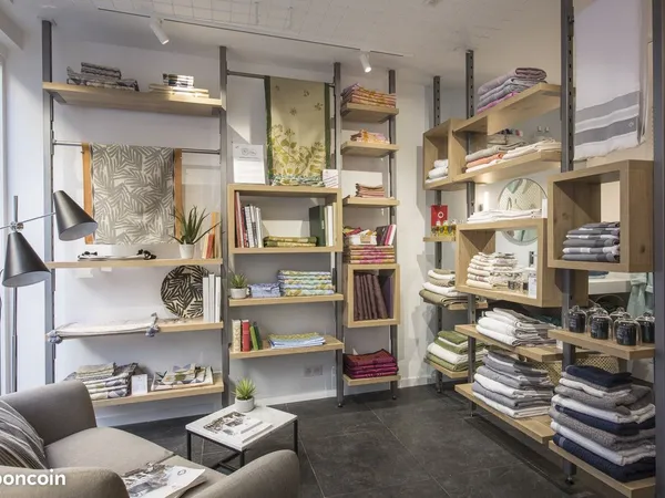 Local 77 m² Paris 
