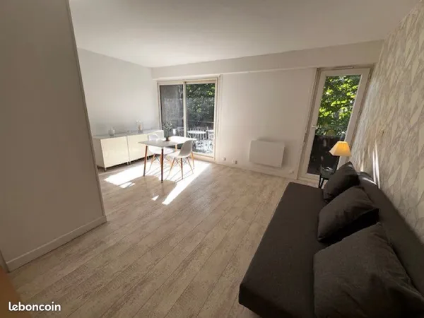 Studio (26m2) avec balcon à 5mn du métro Mairie des Lilas 