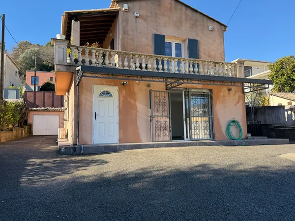 LA GAUDE BAS DE VILLA 3/4Pièces avec stationnement. 