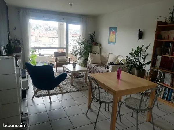 T3 de 77 m² avec Terrasse et Garage Centre-ville 