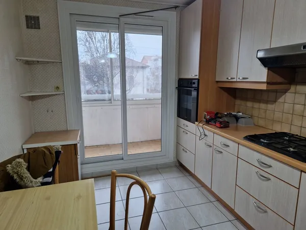 A LOUER BEL APPARTEMENT TYPE 4 DE 94.58 m2 DONT LOGGIA DE 10.4M2 BOURG EN BRESSE 
