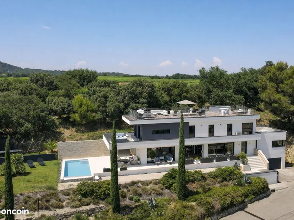 Proximite avignon - chateauneuf du pape - uzes luxueuse villa offrant une vue panoramique 