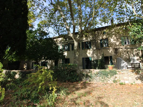 MAS 300 M2 SUR 5 HECTARES. 