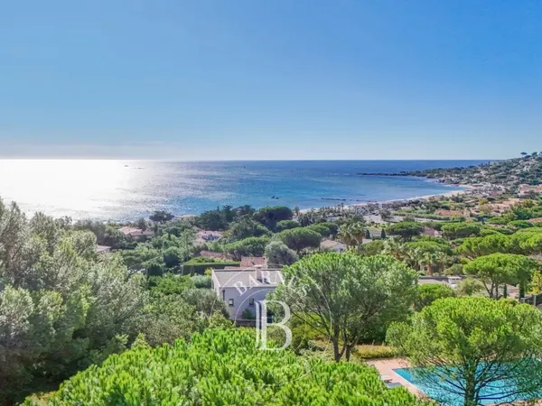 VILLA VUE MER - ACCES PLAGE A PIEDS - 7 CHAMBRES - PISCINE 