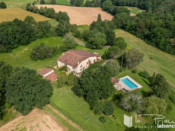 Propriété 12 pièces 363 m² 
