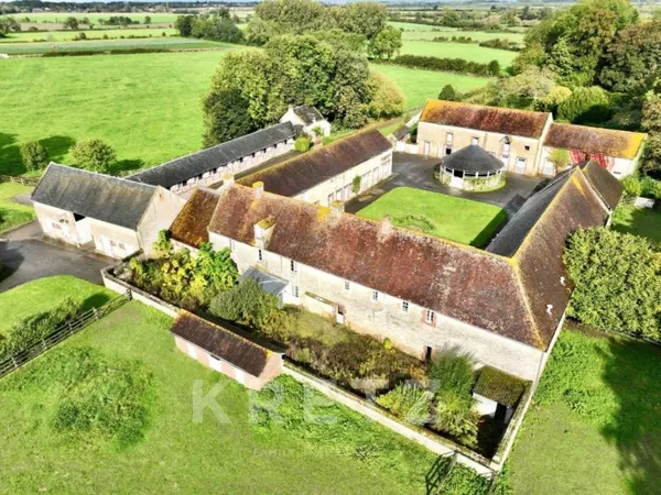 Haras avec Manoir, Villa inscrite MH, ferme, écuries 40boxs, près de 70Ha, 4km de la Mer 