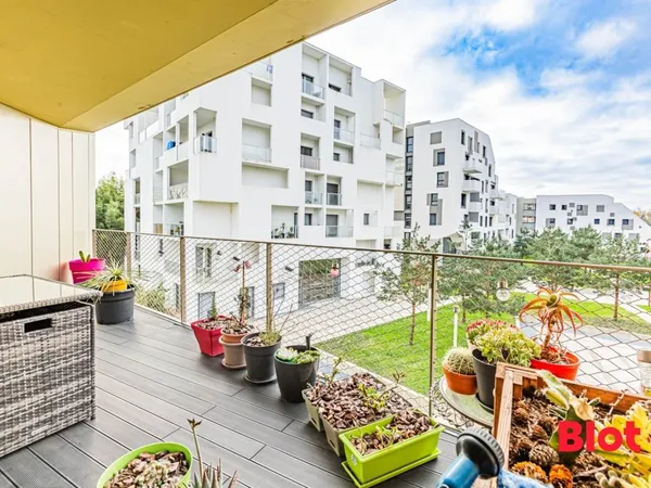 Exclusivité Blot Immobilier - Appartement moderne au 2ème étage, au calme et ensoleillé. 
