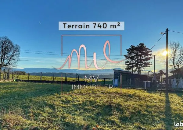 Terrain 740 m² 