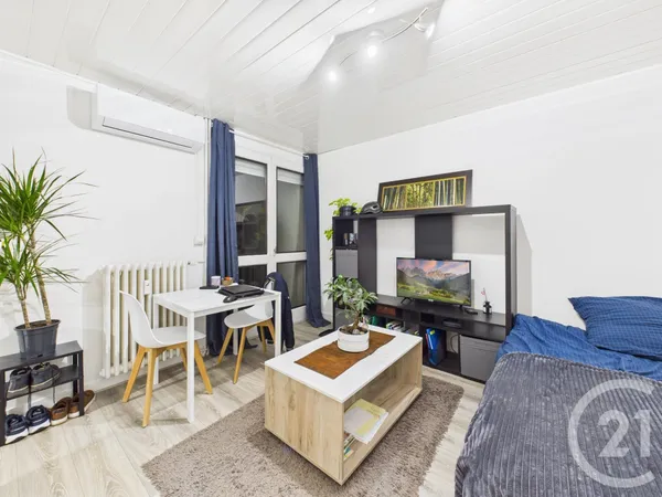Studio 1 pièce 23 m² 