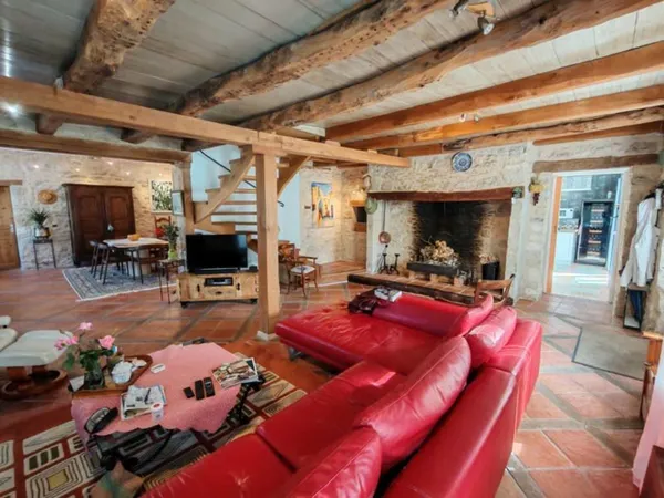 Maison en pierre de 5 pièces principales 