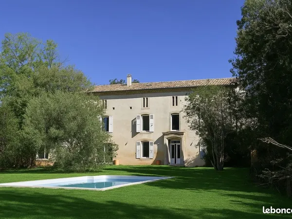 Maison 10 pièces 374 m² 