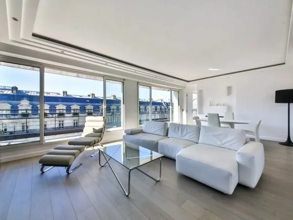 Avenue Montaigne -Location meublé-116m² avec terrasse 