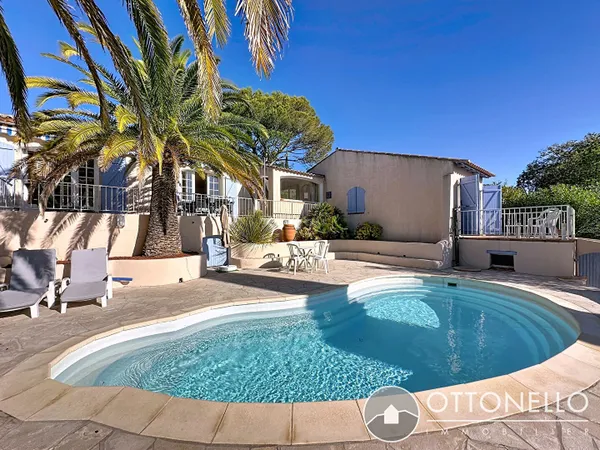 Villa Roquebrune Sur Argens 4 pièces 119.31 m2 sur 949 m2 de terrain avec piscine 