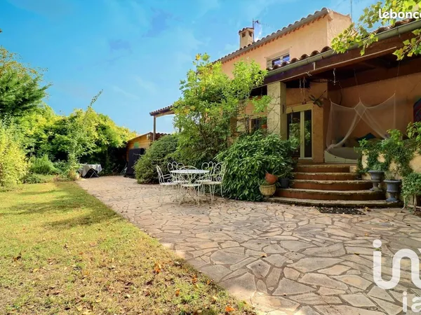 Propriété 5 pièces 174 m² 