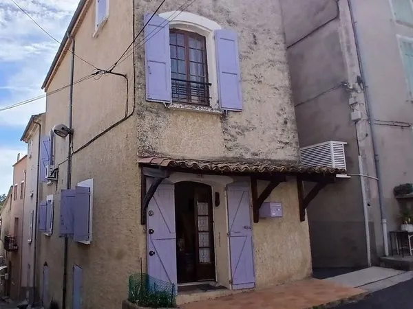 Ste Tulle, maison de ville de 5 pièces avec 4 caves 