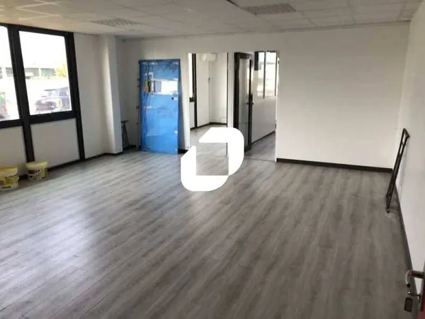 Bureaux 146 m² 