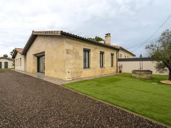 Maison de plain-pied 6 pièces 146 m² 