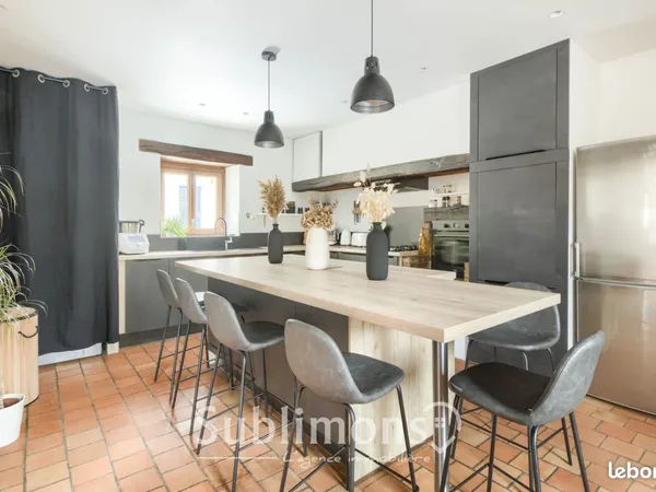 Propriété 5 pièces 121 m² 