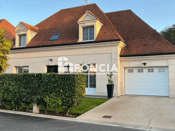 Villa 5 chambres en bordure du golf d'ormessson 