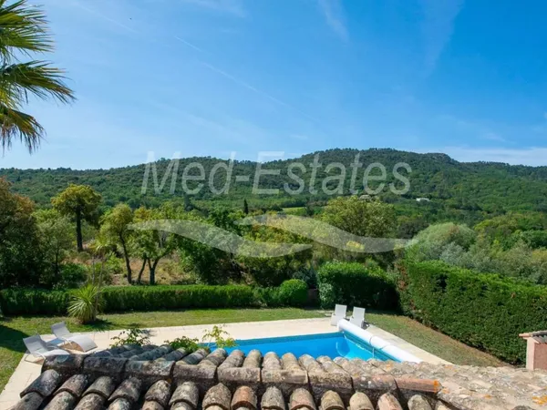 Elegante villa provençale avec belle vue sur les montagnes 