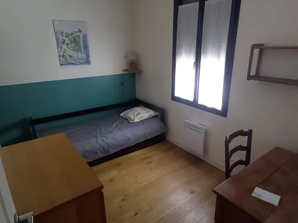 Loue chambre meublée 