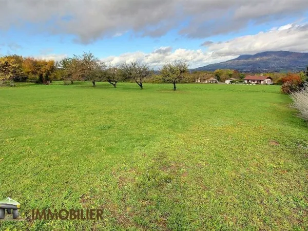 Terrain 617 m²