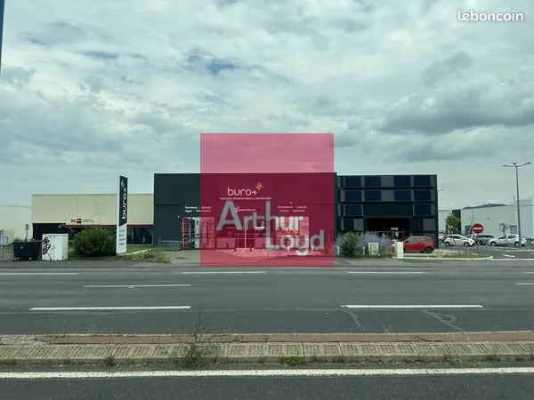 Local commercial 940 m² 