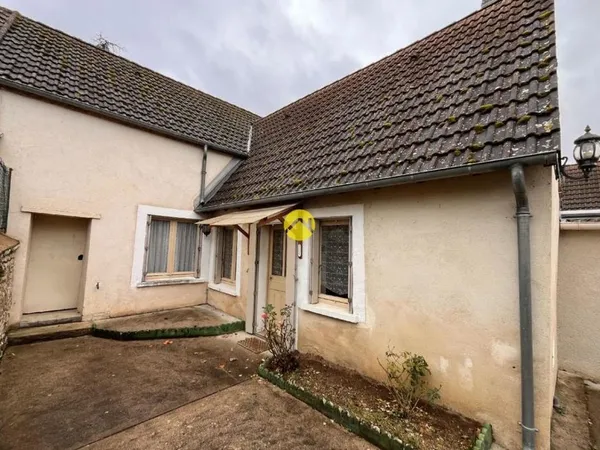 Maison avec cour 