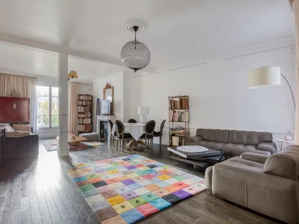 À louer — avenue de Lowendal, Paris 7e 