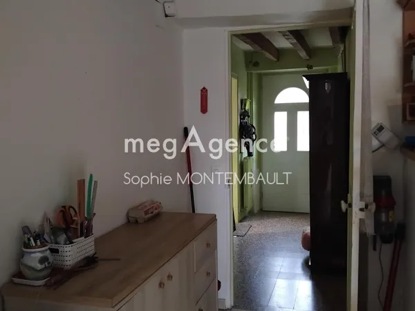 Grande maison de campagne en très bon état . 