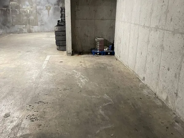Parking 9 m² 
