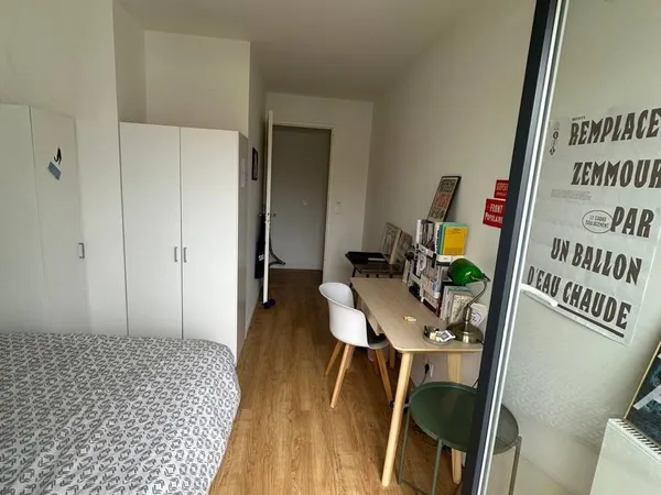 Loue chambre dans appartement 