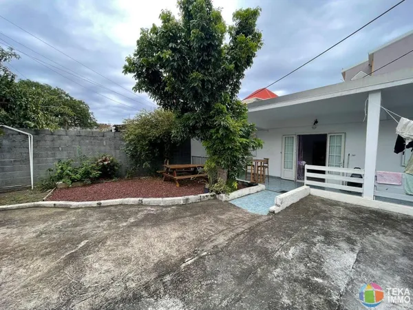 FABIEN TEKA IMMO VOUS PROPOSE MAISON F5 + LOCAL , SAINTE CLOTILDE, ILE DE LA REUNION 