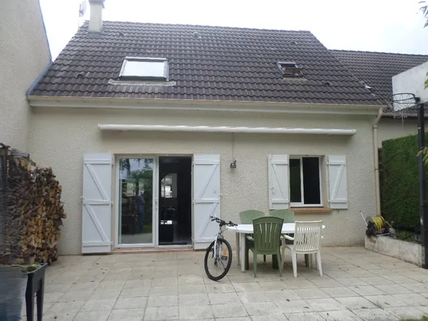NOAILLES ....Maison à vendre 6 pièces, 3 chambres, bureau, parking, jardin 