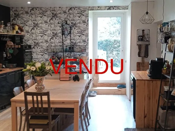MAISON SPACIEUSE ET DEPENDANCE VENDUES