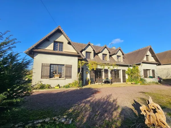 Ensemble immobilier, charmante maison de 165 m², une structure brute à finaliser deux parcelles 