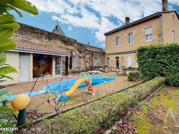 Maison 8 pièces 250 m² 