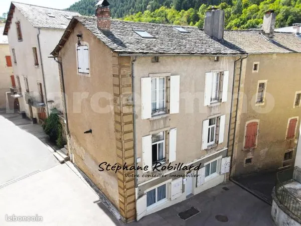 Maison 9 pièces 145 m² 