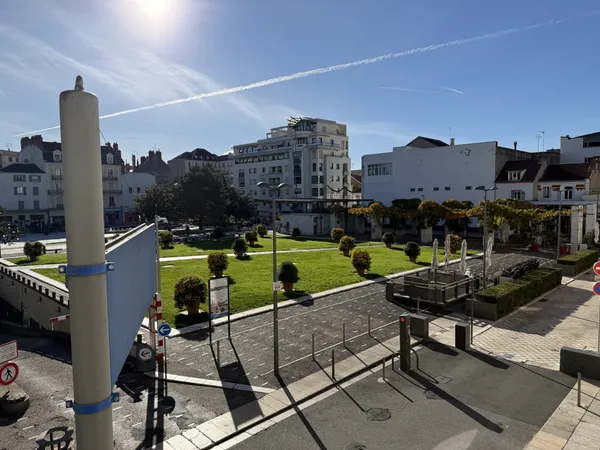 IMMEUBLE AVEC LOCAL COMMERCIAL + 2 APPARTTEMENTS 