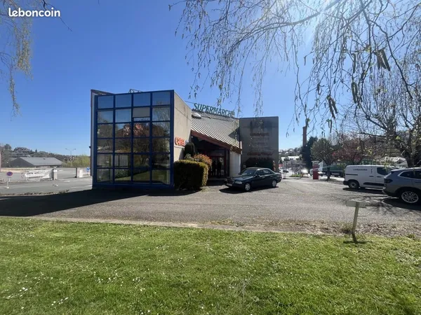 Local commercial 383 m² 
