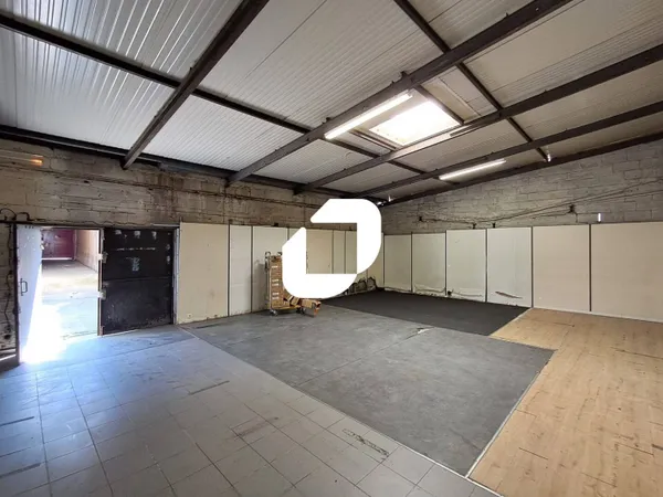 Local d'activité 155 m² 