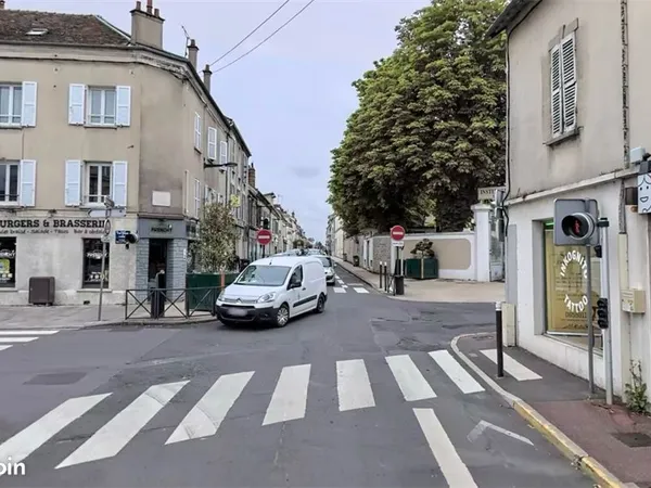 Boutique 100 m² MELUN 