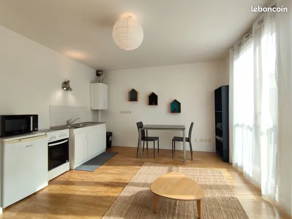 Beau studio lumineux meublé 