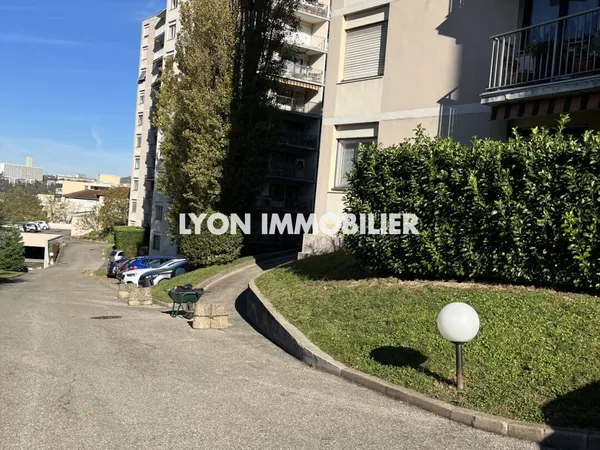 Studio 1 pièce 16 m² 