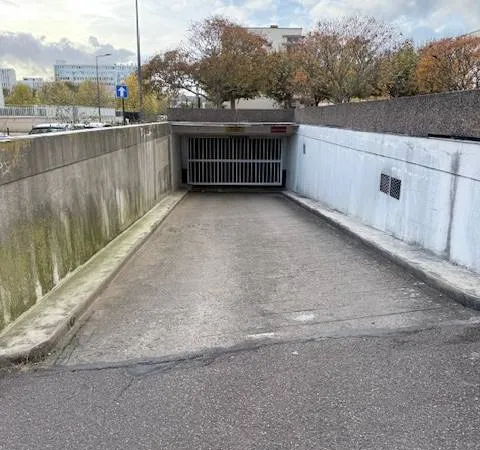 Loue parking proche gare et centre ville d'ORLEANS 