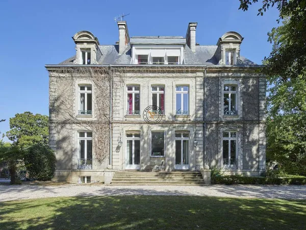 Vends t6 et plus - 194.63m² - Nantes 44000 