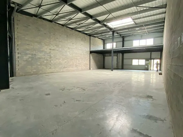 Local industriel 329 m² 