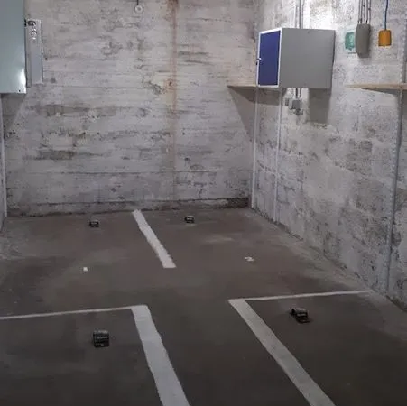 Garage moto avec électricité 
