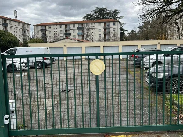 Parking 13 m² 