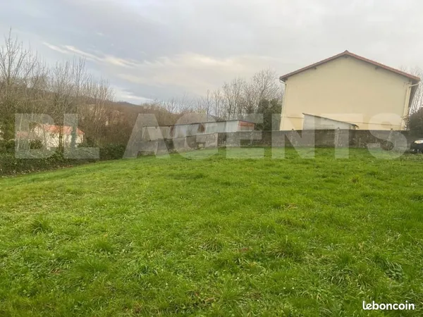 Terrain 1 048 m² Pouzauges 